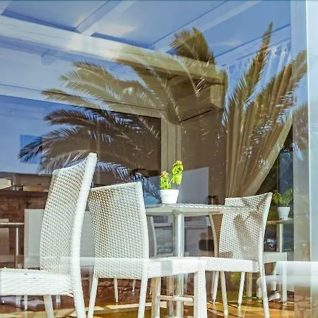 Sea View 3*